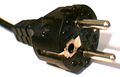 CEE 7/7 Hybridstecker Typ E/F &mdash; passt in Schuko und Typ-E-Steckdosen