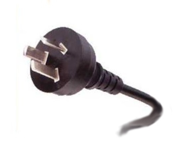 Netzstecker Typ I AS/NZS 3112 mit zwei schräg stehenden flachen Stiften und mittigem Schutzleiter