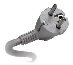 CEE 7/7 Hybridstecker (Typ E/F) mit zwei runden Stromstiften, seitlichen Schuko-Schutzleiter-Lamellen und Erdh&uuml;lse f&uuml;r den Typ-E-Erdungsstift