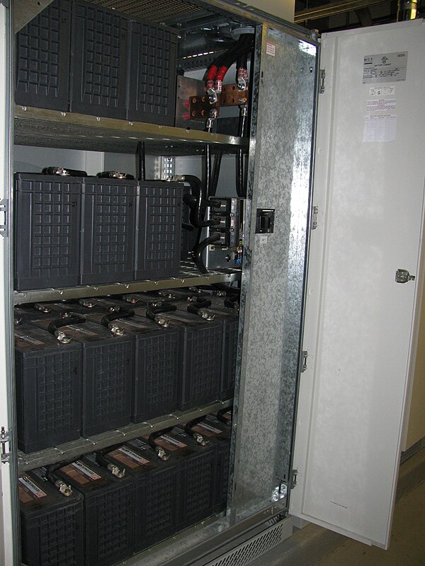 Externe Batterie-Erweiterungseinheit f&uuml;r gro&szlig;e USV-Anlagen